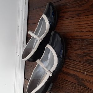 6 1/2 naturalizer flat